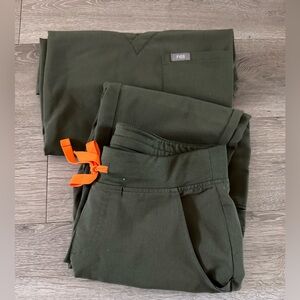 FIGS Zamora Jogger & Catarina Scrub Top SET